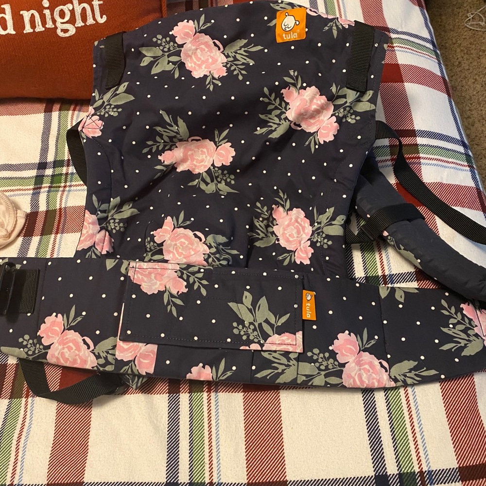Like new Tula Free-To-Grow